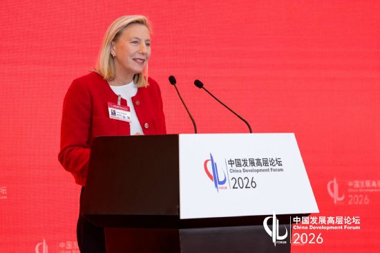 泰佩思琦集团CEO高乔安，中国市场战略深耕二十载；COACH手袋，助力年轻消费者人生新篇章。