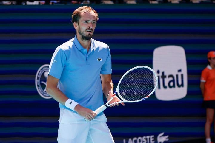  迈阿密硬地激战；塞伦多罗首胜梅德韦杰夫；俄罗斯选手止步第三轮。 体育新闻 迈阿密硬地激战；塞伦多罗首胜梅德韦杰夫；俄罗斯选手止步第三轮。 体育新闻 迈阿密硬地激战；塞伦多罗首胜梅德韦杰夫；俄罗斯选手止步第三轮。 体育新闻