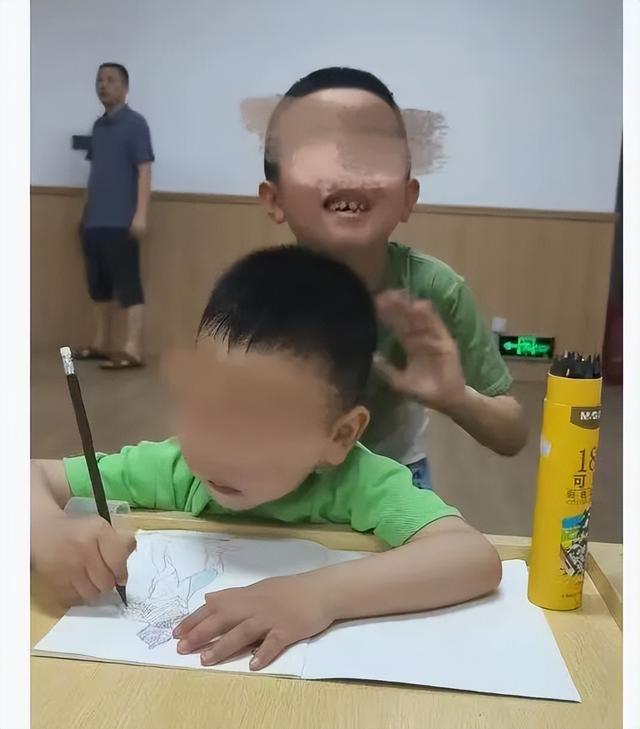  万千家庭的隐痛：数起冲突背后的家庭伦理边界与法律红线 新闻 万千家庭的隐痛：数起冲突背后的家庭伦理边界与法律红线 新闻