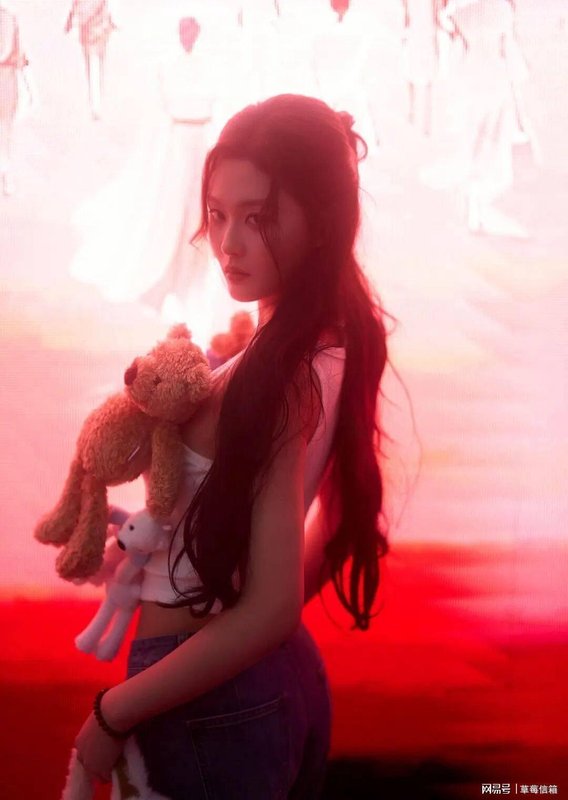  彭嘉临的表演方法论：从角色共情到T台东方美学的系统性实践 娱乐新闻