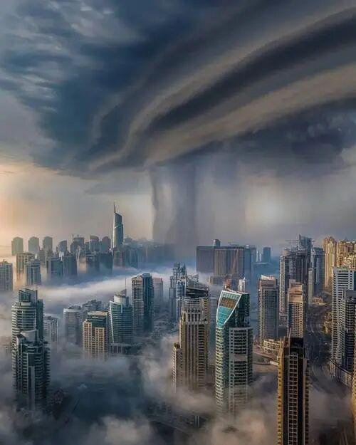  在别人恐惧时贪婪：李嘉诚的逆向操作给普通人的启发 房产家居