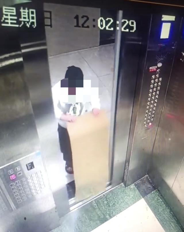  电梯门缝里的危险游戏：一位安全工程师亲历的儿童乘梯隐患启示录 新闻