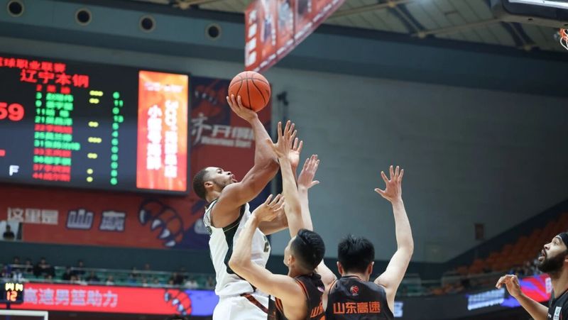  辽宁男篮战术解码：赵继伟复苏背后的战略价值与季后赛卡位深层逻辑 体育新闻