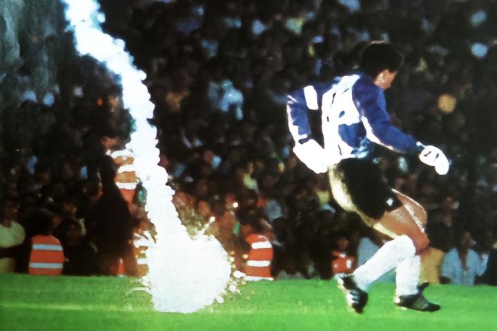  世界杯历史上最离奇的“伤侵”：一位门将如何亲手毁掉自己的职业生涯 体育新闻