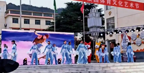  七天退货政策下的电商困局：演出服事件深度复盘与商家权益保护策略 新闻