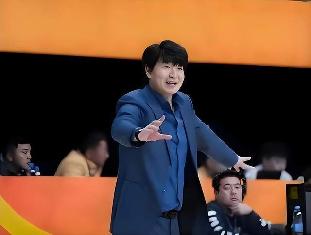  从30分惨败到力克广东：山东男篮的战术蜕变与执行力重建 体育新闻