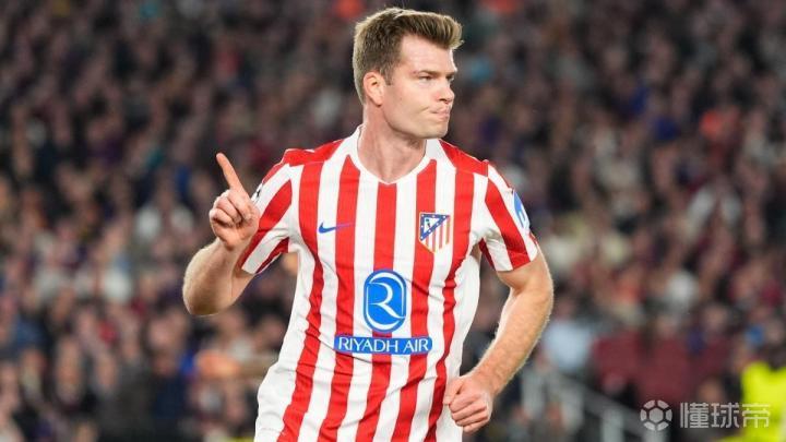 【深度解析】从莱万到瑟洛特：AC米兰锋线引援的战略转向与技术适配 体育新闻